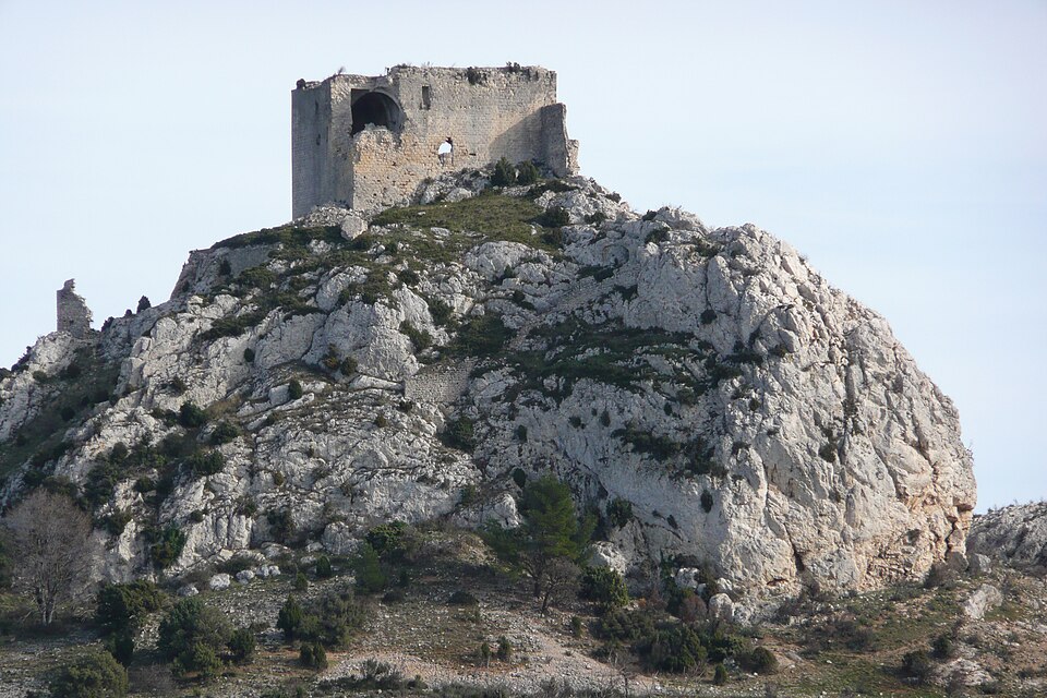 Roquemartine : le castellas médiéval des Alpilles sauvé de la ruine