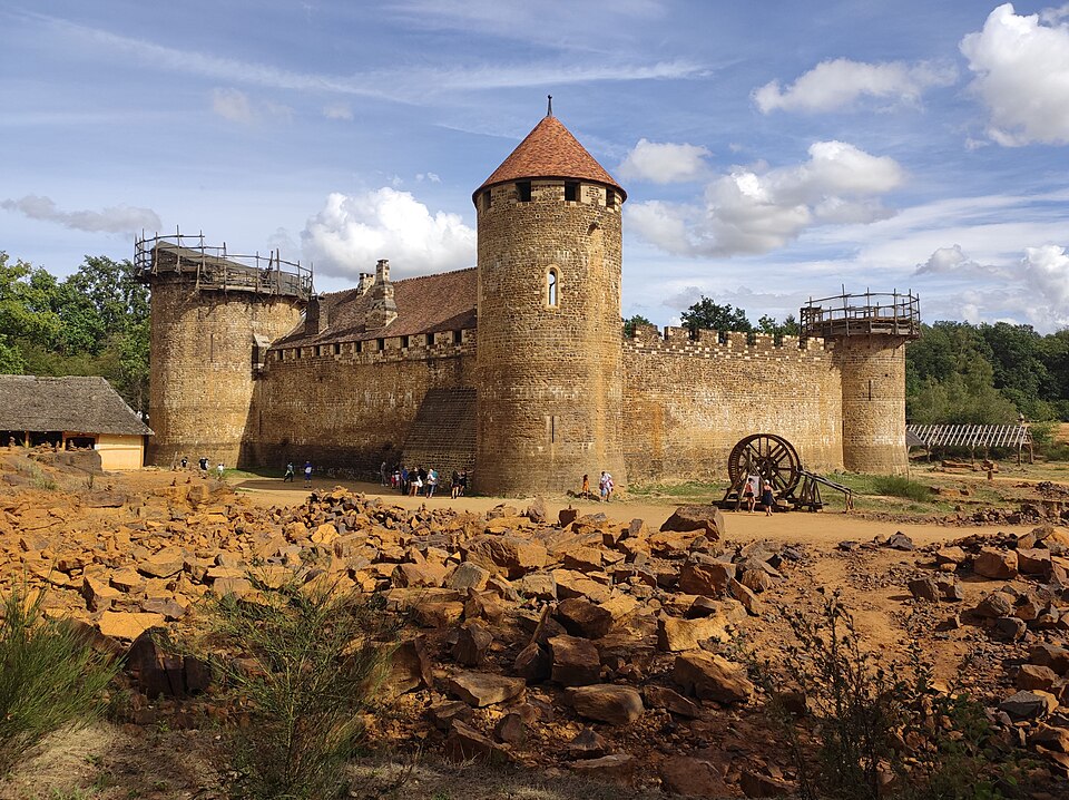 Guédelon : la saison 2026 du chantier qui bâtit un château fort depuis 1997