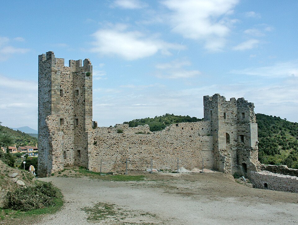 Au château d'Hyères, les fouilles révèlent une église médiévale et des sépultures