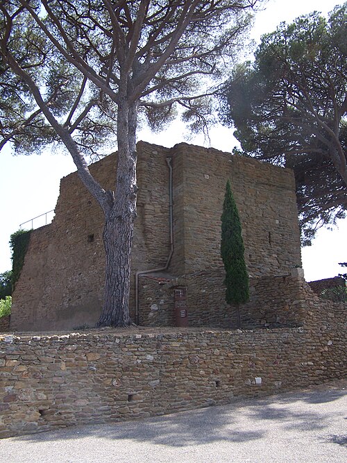 Château des seigneurs de Fos