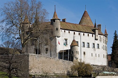 Château d’Oron avec fontaine et puits