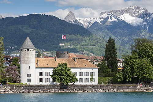 Château, habitation et dépendance, pavillon, tours, remparts et fossés