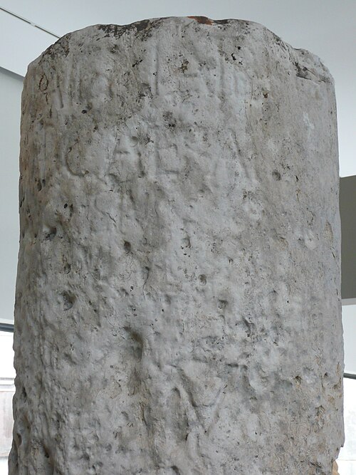 borne milliaire du château d'Estoublon