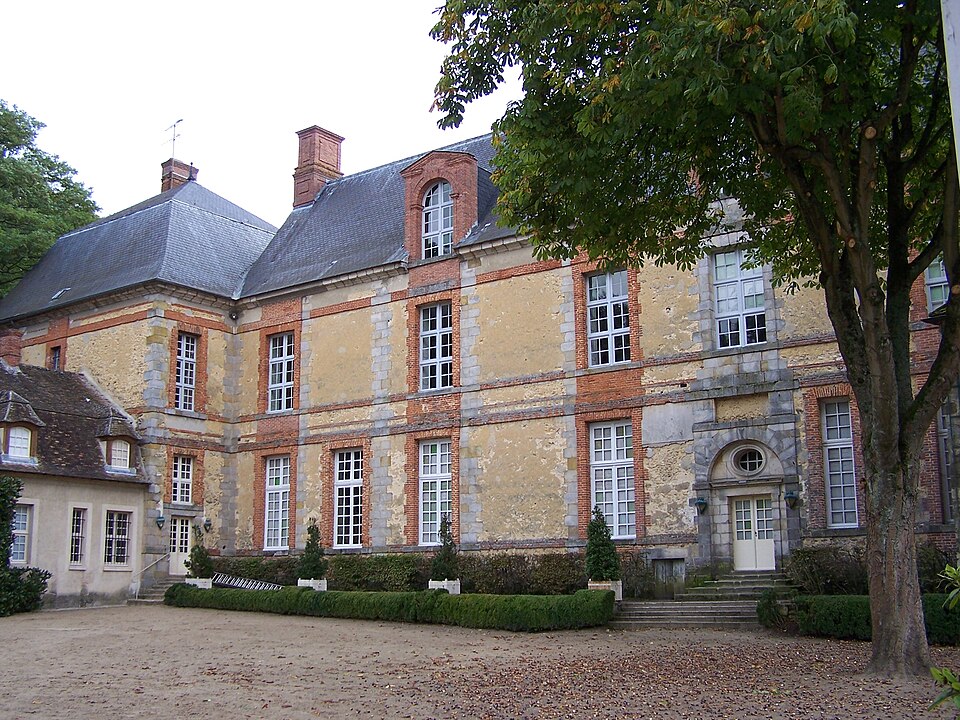 Façade du château de La Celle à La Celle-les-Bordes, demeure de style Louis XIII près de Rambouillet