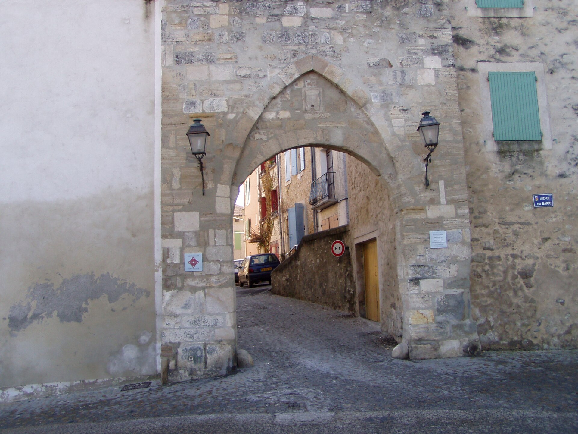 porte Saint-Joseph de Pierrevert