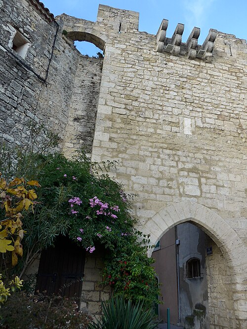 enceinte de Saint-Mitre-les-Remparts