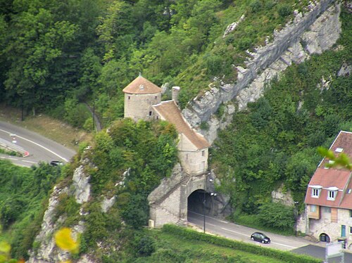 porte taillée