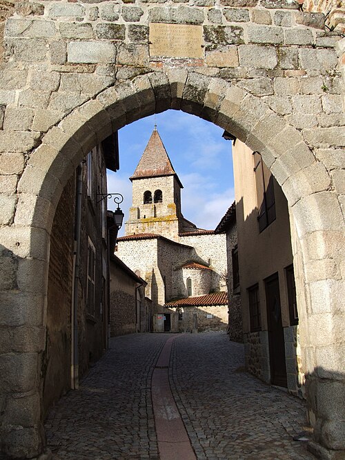 enceinte de Pommiers-en-Forez