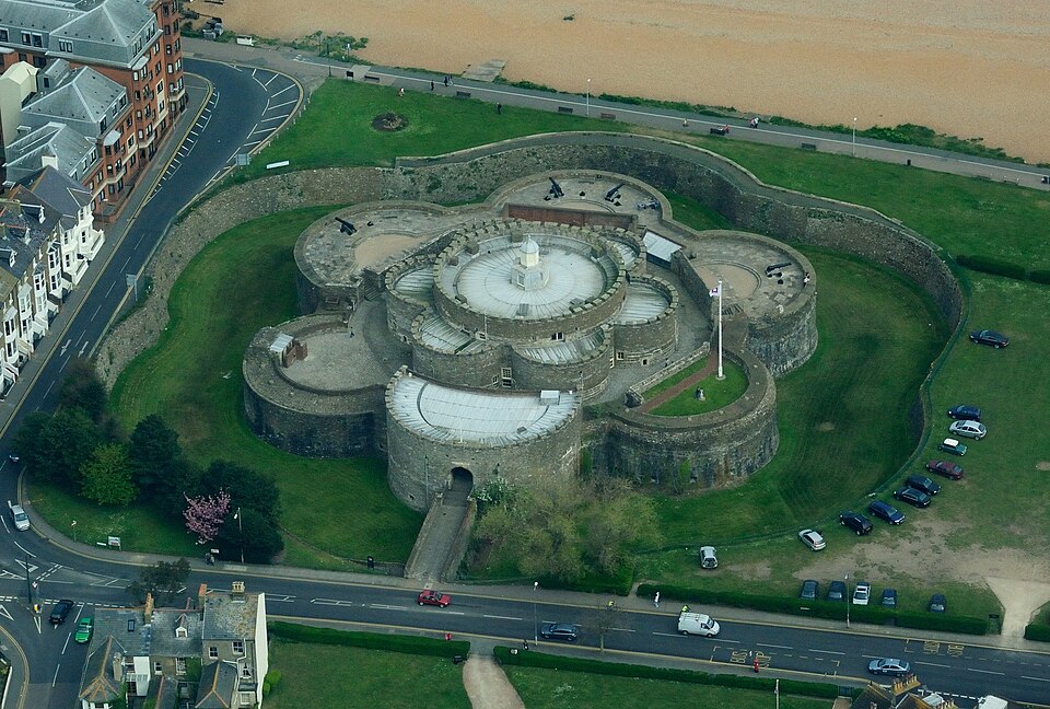 Los fuertes de Enrique VIII: siete castillos de artillería en la costa inglesa, de Deal a Pendennis
