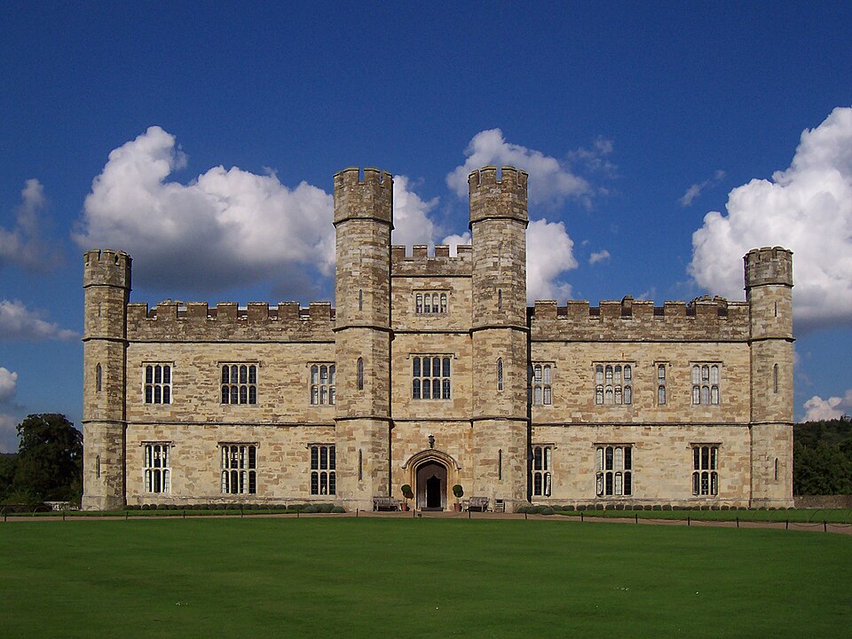 Weihnachten 2026 in England: 5 illuminierte Burgen von Leeds Castle bis Haddon Hall