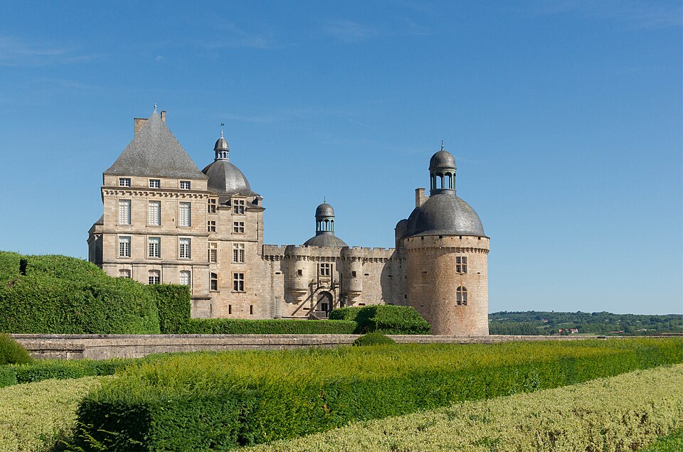 Castillo de Hautefort: el incendio de 1968 y la lucha por su renacimiento